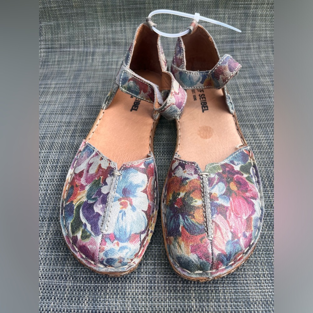 Josef seibel size 39 Msrp 125.00